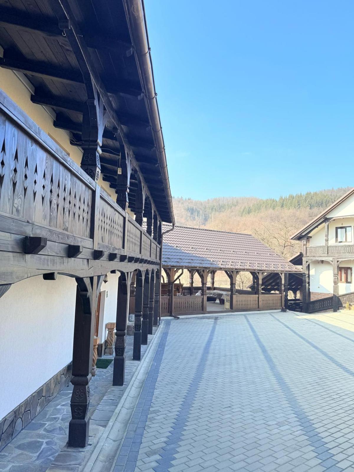 Gospodaria Klaus Rozavlea Bagian luar foto